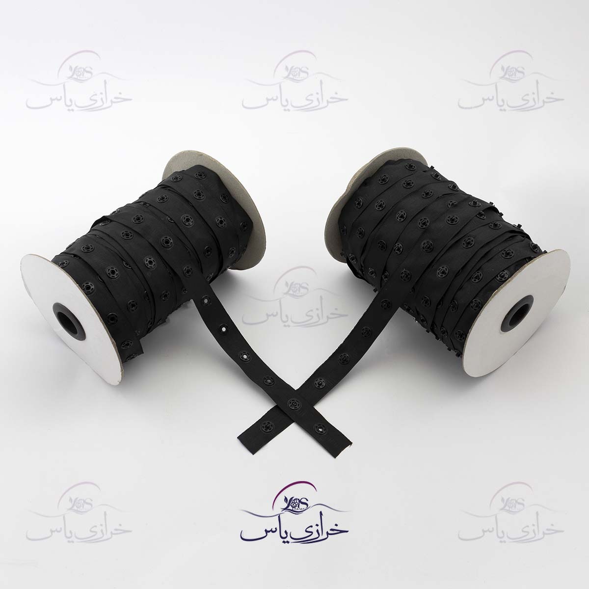 دکمه ریلی ریز فاصله 1.5 سانت مشکی (توپ 50 یاردی)